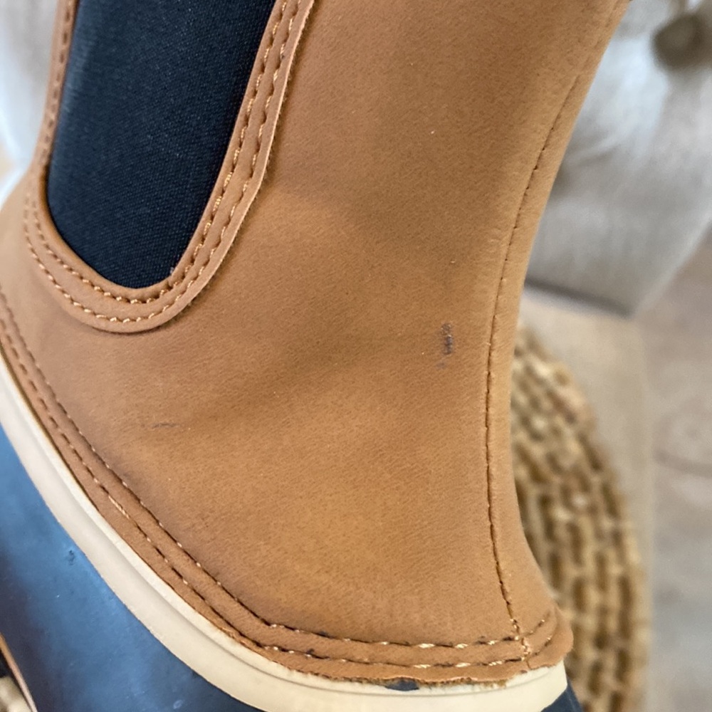 STYLE & CO NWT Womens Pull Tab Waterproof Tan & Black Duck Boots - Size 5 - Picture 15 of 15
